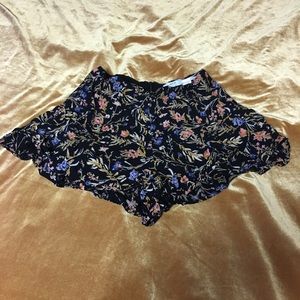 🍏(3 for $15)urban outfitters Floral shorts
